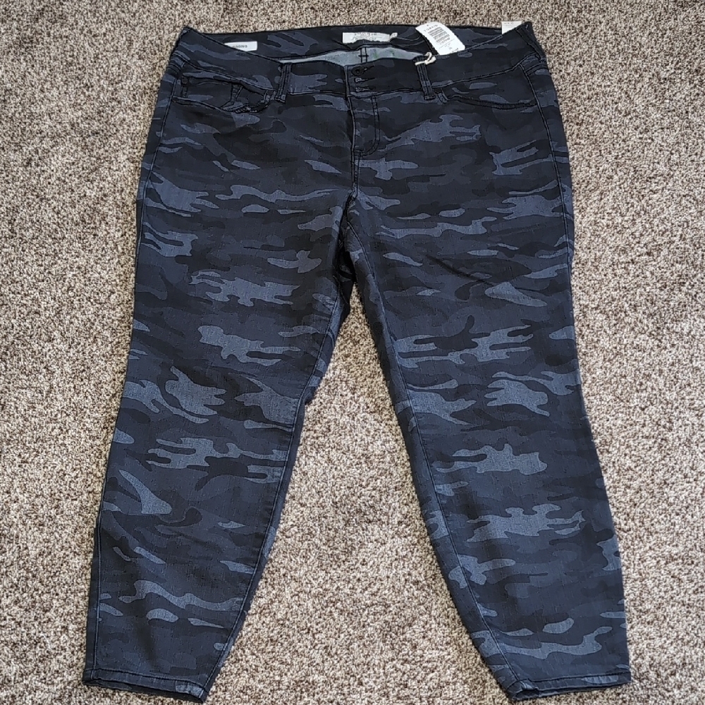 NEW Torrid Black and Gray Camo Jeggings stretchy Plus Size 24